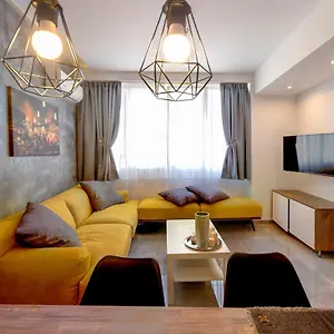 https://j-villaras-luxury-suites.hotelschalkidiki.net